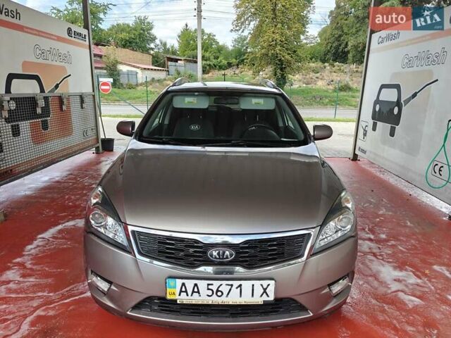 Бежевий Кіа Сід, об'ємом двигуна 1.59 л та пробігом 125 тис. км за 6000 $, фото 1 на Automoto.ua
