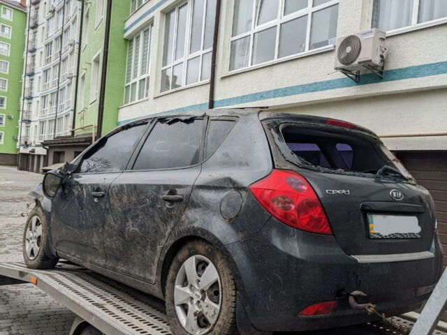 Черный Киа Сид, объемом двигателя 1.6 л и пробегом 130 тыс. км за 3400 $, фото 1 на Automoto.ua