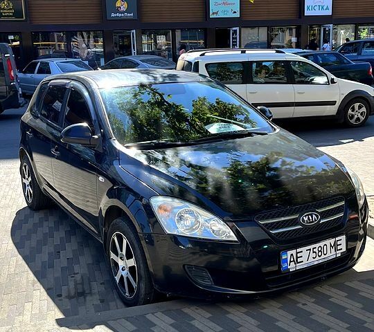 Черный Киа Сид, объемом двигателя 1.4 л и пробегом 236 тыс. км за 4200 $, фото 1 на Automoto.ua