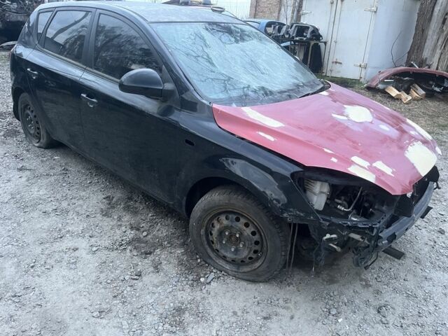 Черный Киа Сид, объемом двигателя 1.6 л и пробегом 210 тыс. км за 2300 $, фото 1 на Automoto.ua