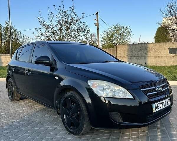Черный Киа Сид, объемом двигателя 1.4 л и пробегом 168 тыс. км за 4400 $, фото 1 на Automoto.ua