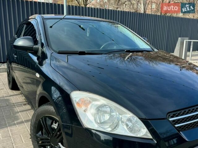 Черный Киа Сид, объемом двигателя 1.4 л и пробегом 185 тыс. км за 6499 $, фото 1 на Automoto.ua