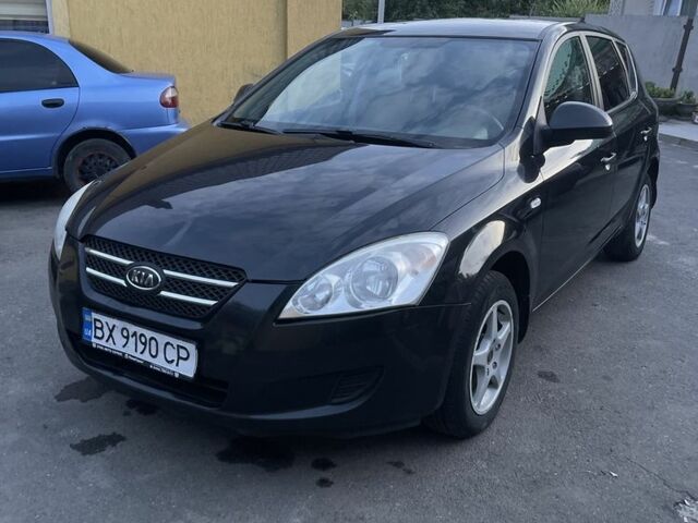 Черный Киа Сид, объемом двигателя 1.6 л и пробегом 250 тыс. км за 3499 $, фото 1 на Automoto.ua