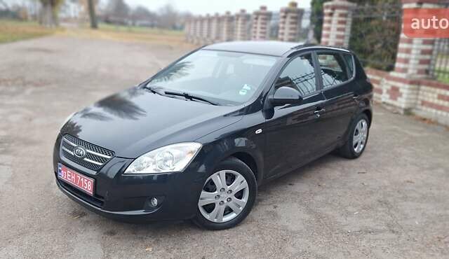 Черный Киа Сид, объемом двигателя 1.6 л и пробегом 220 тыс. км за 5850 $, фото 1 на Automoto.ua