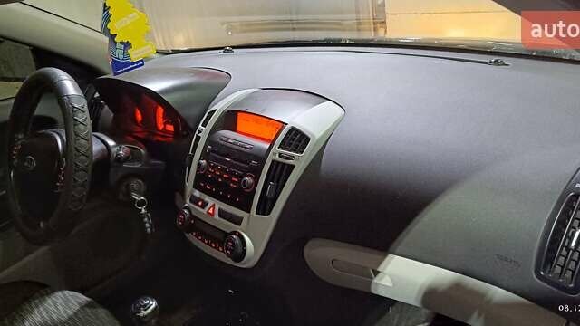 Черный Киа Сид, объемом двигателя 2 л и пробегом 212 тыс. км за 5850 $, фото 1 на Automoto.ua