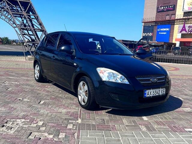 Черный Киа Сид, объемом двигателя 1.4 л и пробегом 190 тыс. км за 5499 $, фото 1 на Automoto.ua