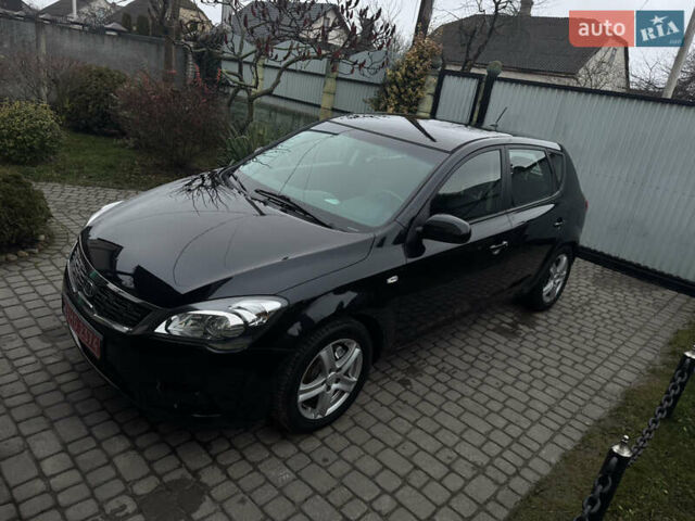 Черный Киа Сид, объемом двигателя 1.4 л и пробегом 215 тыс. км за 5850 $, фото 1 на Automoto.ua