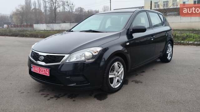 Черный Киа Сид, объемом двигателя 1.4 л и пробегом 215 тыс. км за 6000 $, фото 1 на Automoto.ua