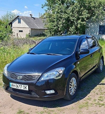 Черный Киа Сид, объемом двигателя 1.4 л и пробегом 165 тыс. км за 5700 $, фото 1 на Automoto.ua