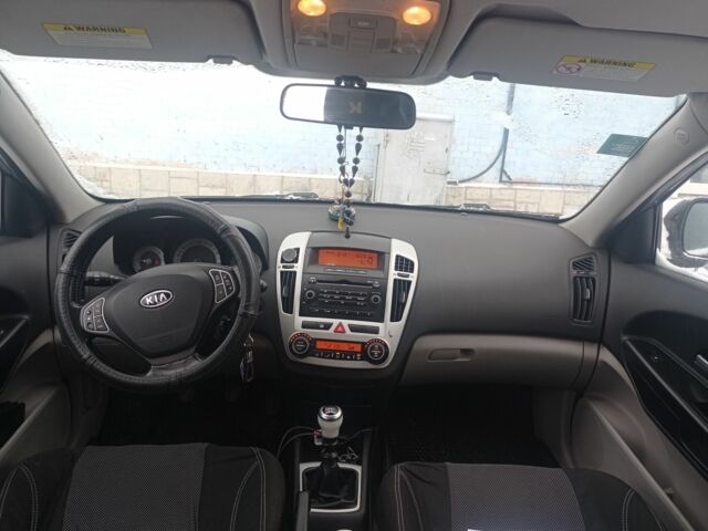 Чорний Кіа Сід, об'ємом двигуна 1.6 л та пробігом 300 тис. км за 4500 $, фото 1 на Automoto.ua