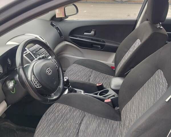 Чорний Кіа Сід, об'ємом двигуна 1.58 л та пробігом 200 тис. км за 4940 $, фото 1 на Automoto.ua