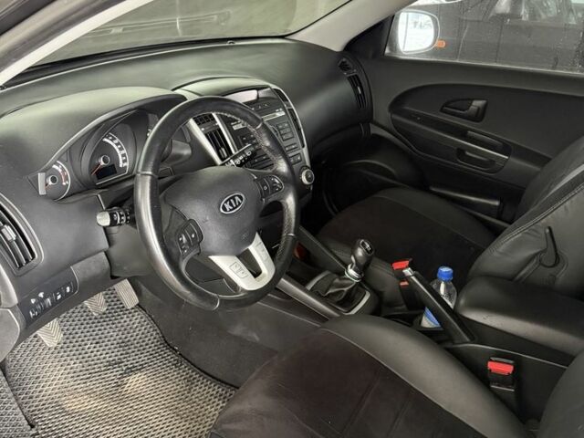 Черный Киа Сид, объемом двигателя 1.4 л и пробегом 170 тыс. км за 3250 $, фото 1 на Automoto.ua