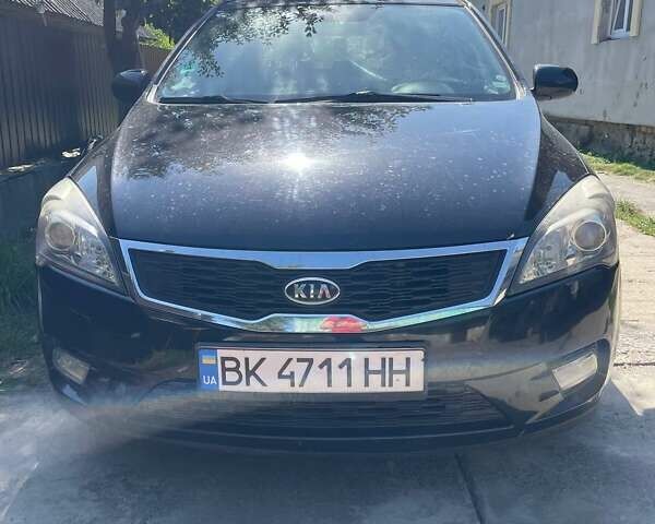 Черный Киа Сид, объемом двигателя 1.58 л и пробегом 300 тыс. км за 7000 $, фото 1 на Automoto.ua
