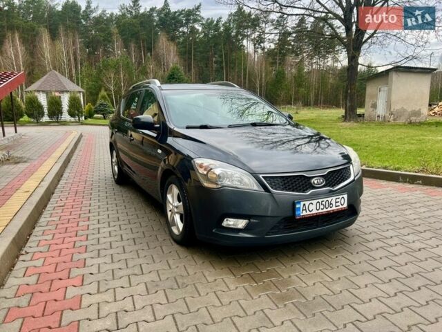 Черный Киа Сид, объемом двигателя 1.6 л и пробегом 300 тыс. км за 4300 $, фото 1 на Automoto.ua