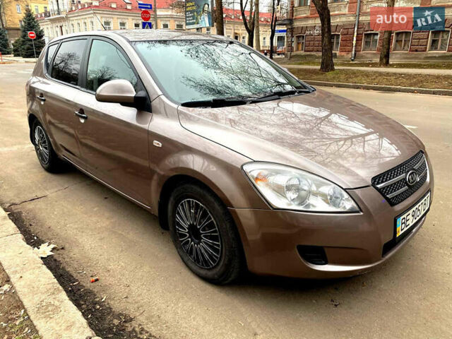 Коричневый Киа Сид, объемом двигателя 1.4 л и пробегом 230 тыс. км за 4200 $, фото 1 на Automoto.ua