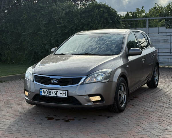 Коричневий Кіа Сід, об'ємом двигуна 1.58 л та пробігом 323 тис. км за 4500 $, фото 1 на Automoto.ua