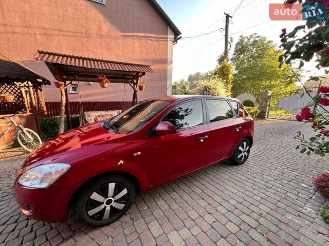 Красный Киа Сид, объемом двигателя 1.4 л и пробегом 191 тыс. км за 5200 $, фото 1 на Automoto.ua