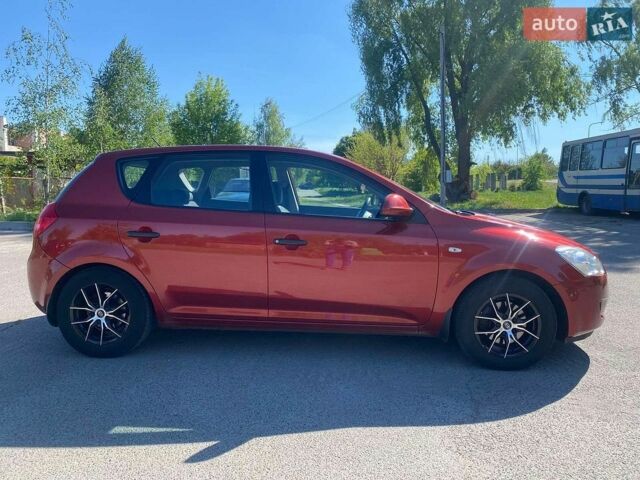 Красный Киа Сид, объемом двигателя 1.4 л и пробегом 253 тыс. км за 6200 $, фото 1 на Automoto.ua