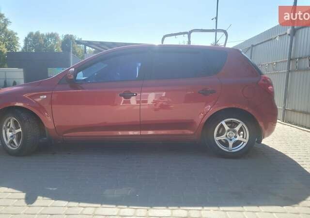 Красный Киа Сид, объемом двигателя 1.6 л и пробегом 214 тыс. км за 4800 $, фото 1 на Automoto.ua