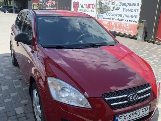 Красный Киа Сид, объемом двигателя 2 л и пробегом 256 тыс. км за 4200 $, фото 1 на Automoto.ua