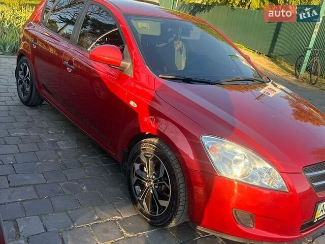 Красный Киа Сид, объемом двигателя 1.6 л и пробегом 203 тыс. км за 5500 $, фото 1 на Automoto.ua