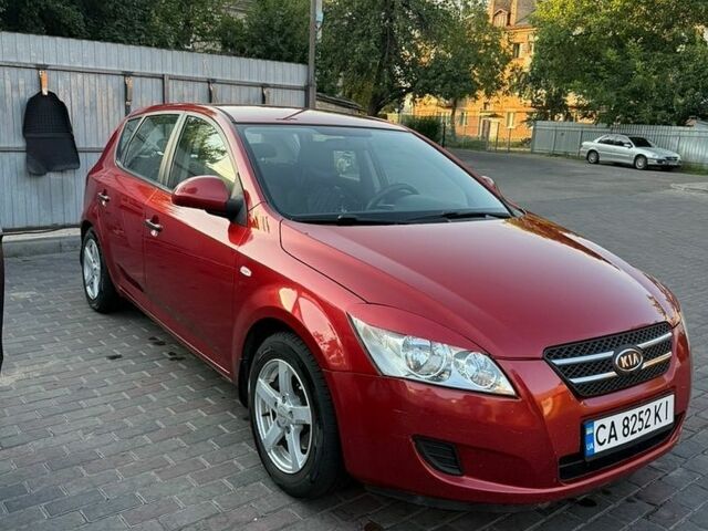 Красный Киа Сид, объемом двигателя 1.6 л и пробегом 210 тыс. км за 5800 $, фото 1 на Automoto.ua