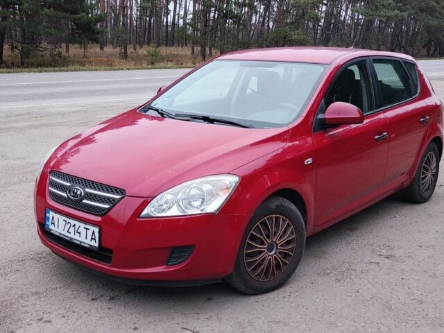 Красный Киа Сид, объемом двигателя 1.4 л и пробегом 200 тыс. км за 4500 $, фото 1 на Automoto.ua