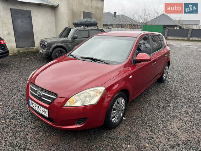 Красный Киа Сид, объемом двигателя 1.4 л и пробегом 269 тыс. км за 4550 $, фото 1 на Automoto.ua