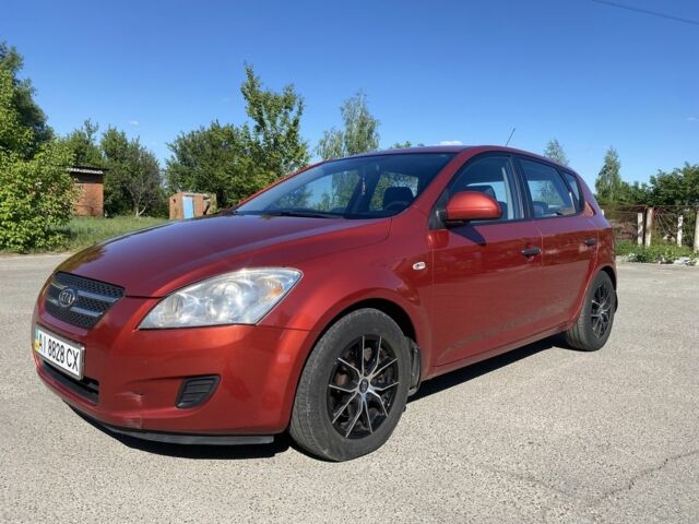 Красный Киа Сид, объемом двигателя 1.4 л и пробегом 253 тыс. км за 6000 $, фото 1 на Automoto.ua