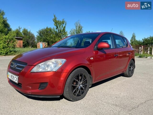 Красный Киа Сид, объемом двигателя 1.4 л и пробегом 253 тыс. км за 5700 $, фото 1 на Automoto.ua