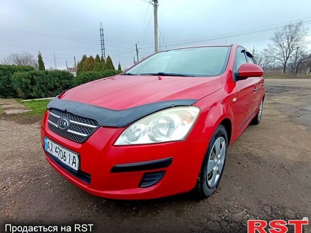 Красный Киа Сид, объемом двигателя 1.4 л и пробегом 180 тыс. км за 4300 $, фото 1 на Automoto.ua