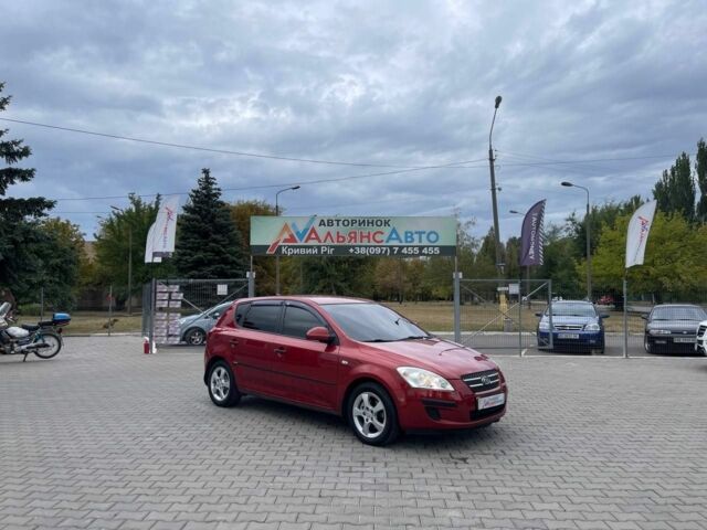 Красный Киа Сид, объемом двигателя 1.6 л и пробегом 200 тыс. км за 5500 $, фото 1 на Automoto.ua