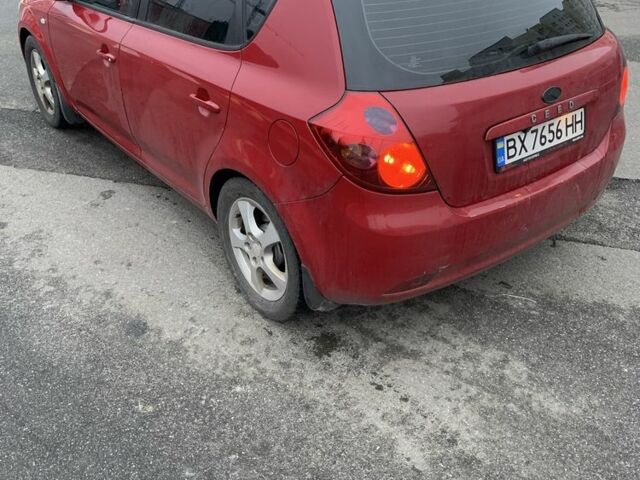 Красный Киа Сид, объемом двигателя 1.6 л и пробегом 270 тыс. км за 4900 $, фото 1 на Automoto.ua
