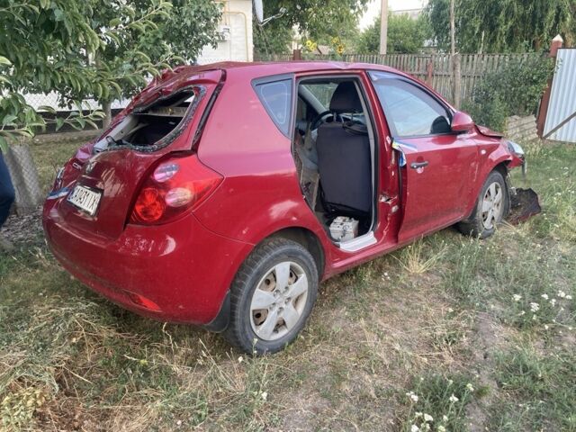 Красный Киа Сид, объемом двигателя 1.6 л и пробегом 205 тыс. км за 1700 $, фото 1 на Automoto.ua