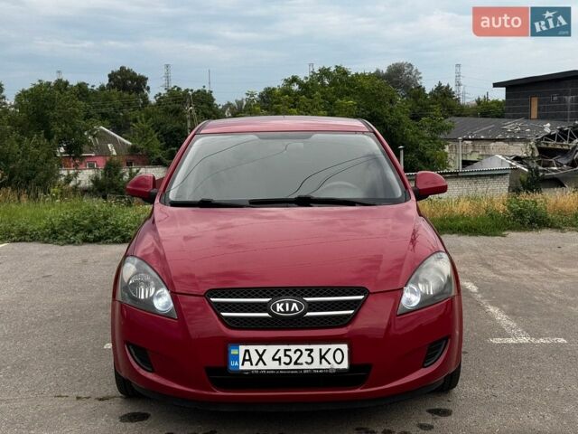 Красный Киа Сид, объемом двигателя 1.39 л и пробегом 255 тыс. км за 5190 $, фото 1 на Automoto.ua