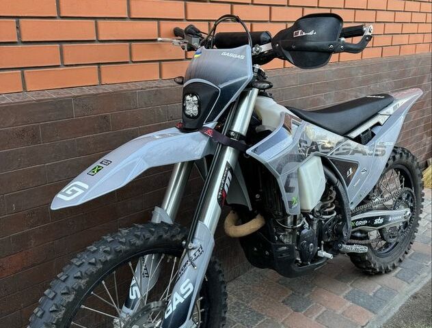 Красный Киа Сид, объемом двигателя 0 л и пробегом 260 тыс. км за 4517 $, фото 1 на Automoto.ua