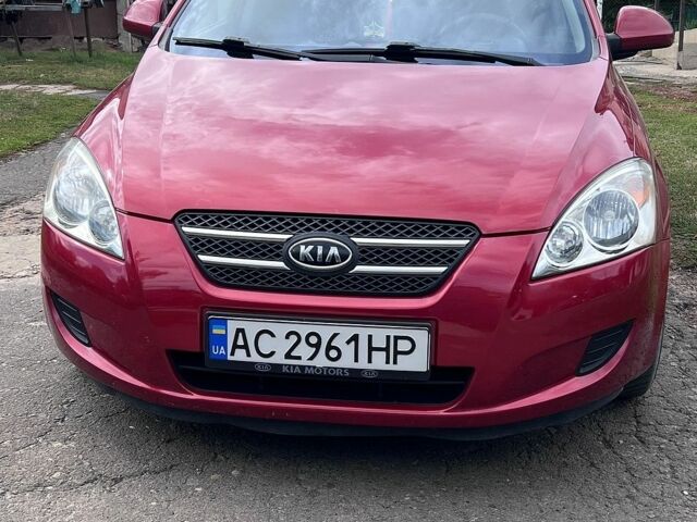 Красный Киа Сид, объемом двигателя 1.58 л и пробегом 172 тыс. км за 6000 $, фото 1 на Automoto.ua