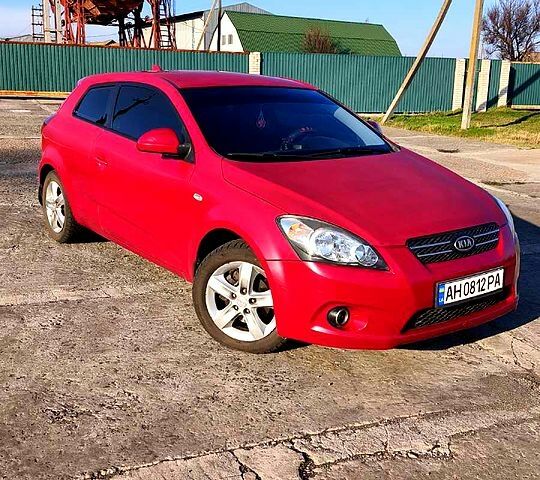 Красный Киа Сид, объемом двигателя 1.6 л и пробегом 200 тыс. км за 5600 $, фото 1 на Automoto.ua
