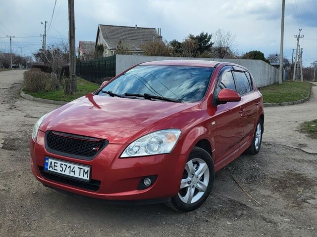 Красный Киа Сид, объемом двигателя 2 л и пробегом 200 тыс. км за 5700 $, фото 1 на Automoto.ua