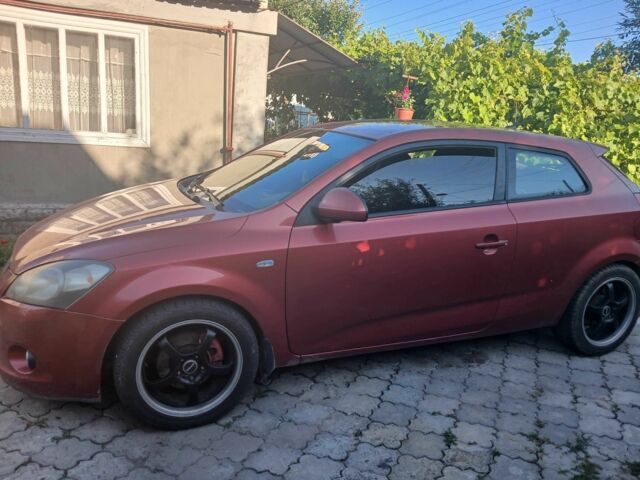 Красный Киа Сид, объемом двигателя 1.4 л и пробегом 320 тыс. км за 4300 $, фото 1 на Automoto.ua