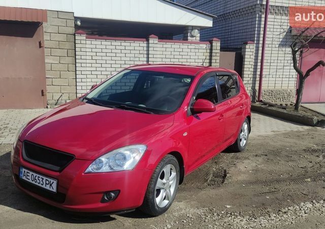 Красный Киа Сид, объемом двигателя 1.59 л и пробегом 131 тыс. км за 6500 $, фото 1 на Automoto.ua