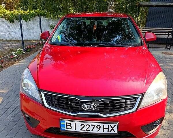 Красный Киа Сид, объемом двигателя 1.6 л и пробегом 240 тыс. км за 4300 $, фото 1 на Automoto.ua