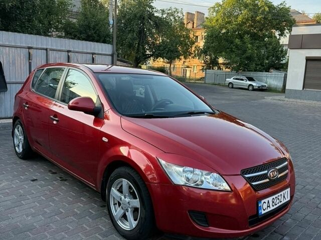 Красный Киа Сид, объемом двигателя 1.6 л и пробегом 210 тыс. км за 5800 $, фото 1 на Automoto.ua