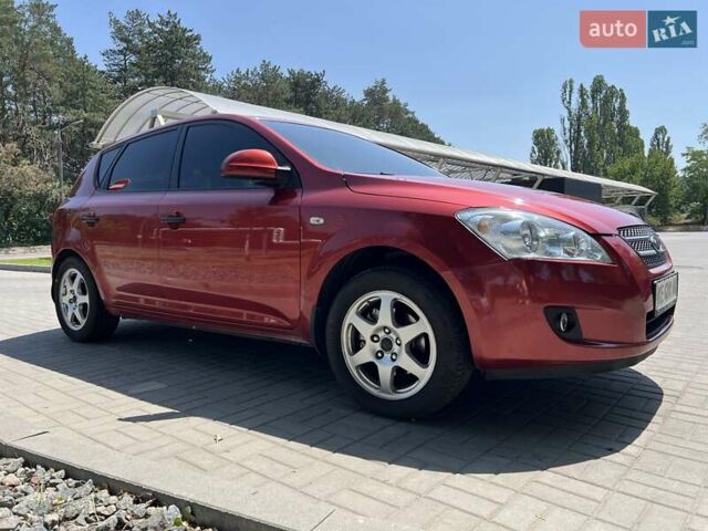 Красный Киа Сид, объемом двигателя 1.59 л и пробегом 168 тыс. км за 5900 $, фото 1 на Automoto.ua