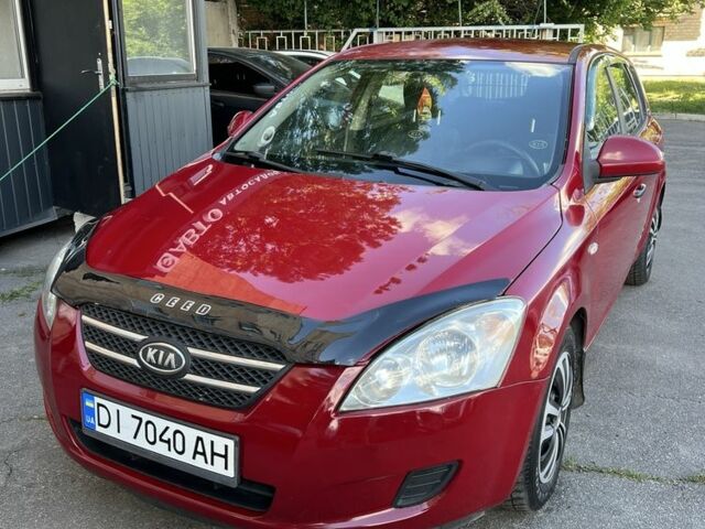 Красный Киа Сид, объемом двигателя 1.6 л и пробегом 312 тыс. км за 3700 $, фото 1 на Automoto.ua