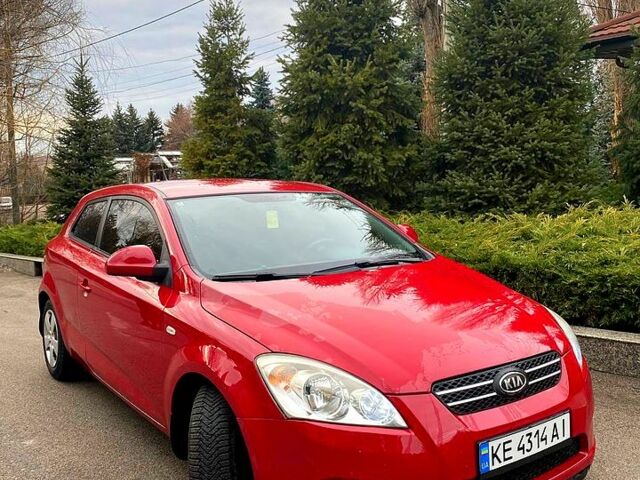 Красный Киа Сид, объемом двигателя 1.4 л и пробегом 160 тыс. км за 6000 $, фото 1 на Automoto.ua