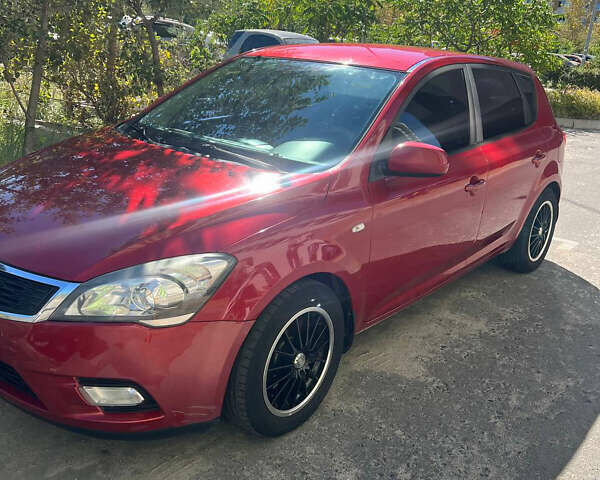 Красный Киа Сид, объемом двигателя 1.6 л и пробегом 267 тыс. км за 5999 $, фото 1 на Automoto.ua