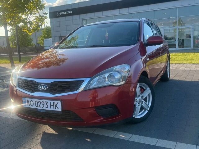 Красный Киа Сид, объемом двигателя 1.4 л и пробегом 290 тыс. км за 5299 $, фото 1 на Automoto.ua
