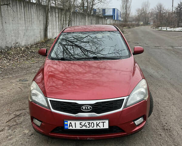 Красный Киа Сид, объемом двигателя 0 л и пробегом 216 тыс. км за 5899 $, фото 1 на Automoto.ua
