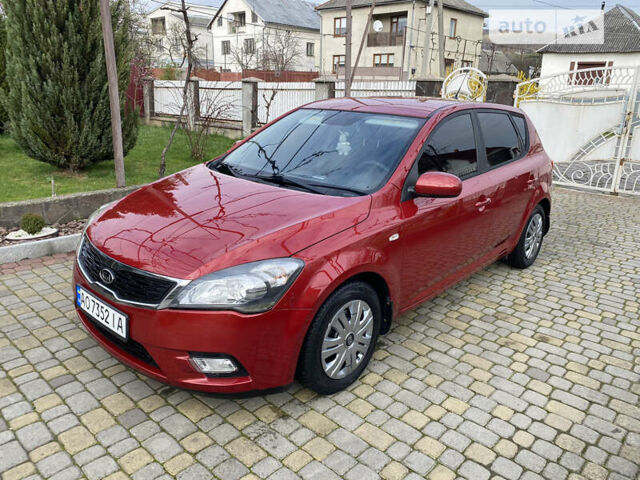 Красный Киа Сид, объемом двигателя 1.4 л и пробегом 192 тыс. км за 5350 $, фото 1 на Automoto.ua